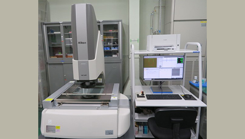 万能測定顕微鏡